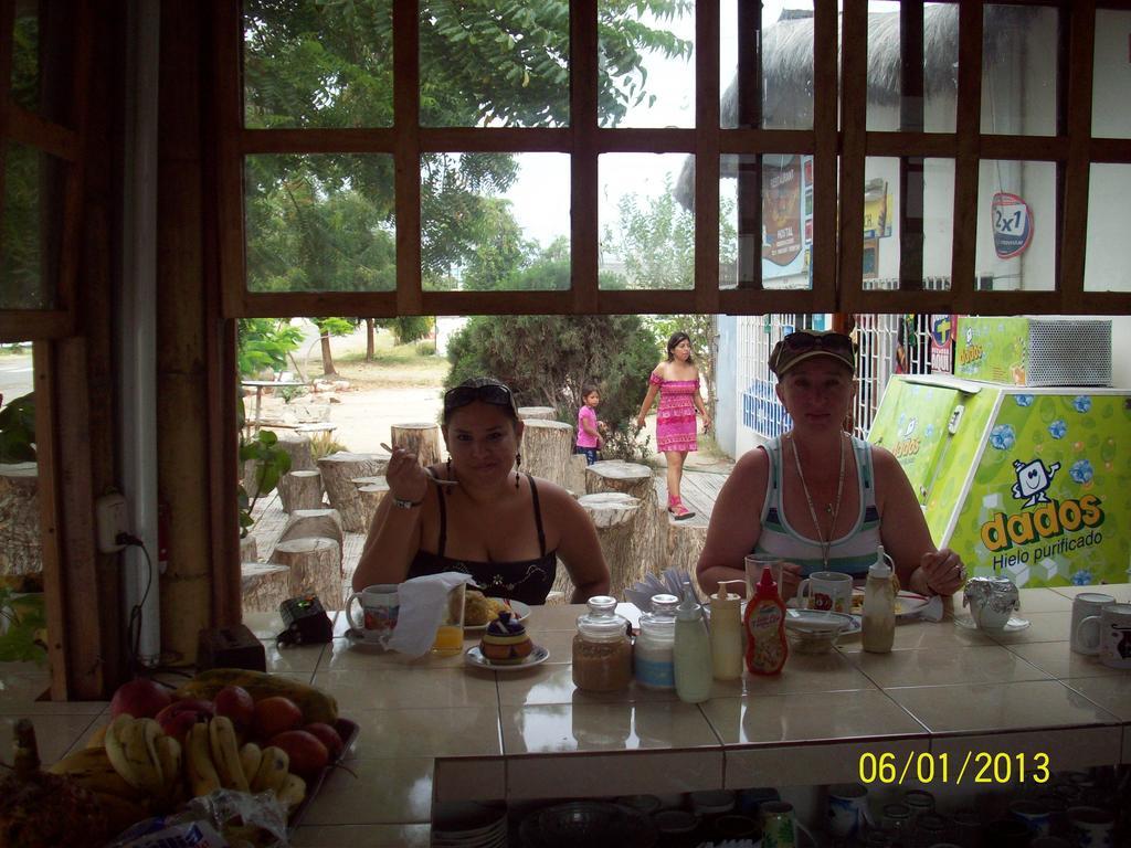 Hostal Camping Beach Salinas  Exterior photo
